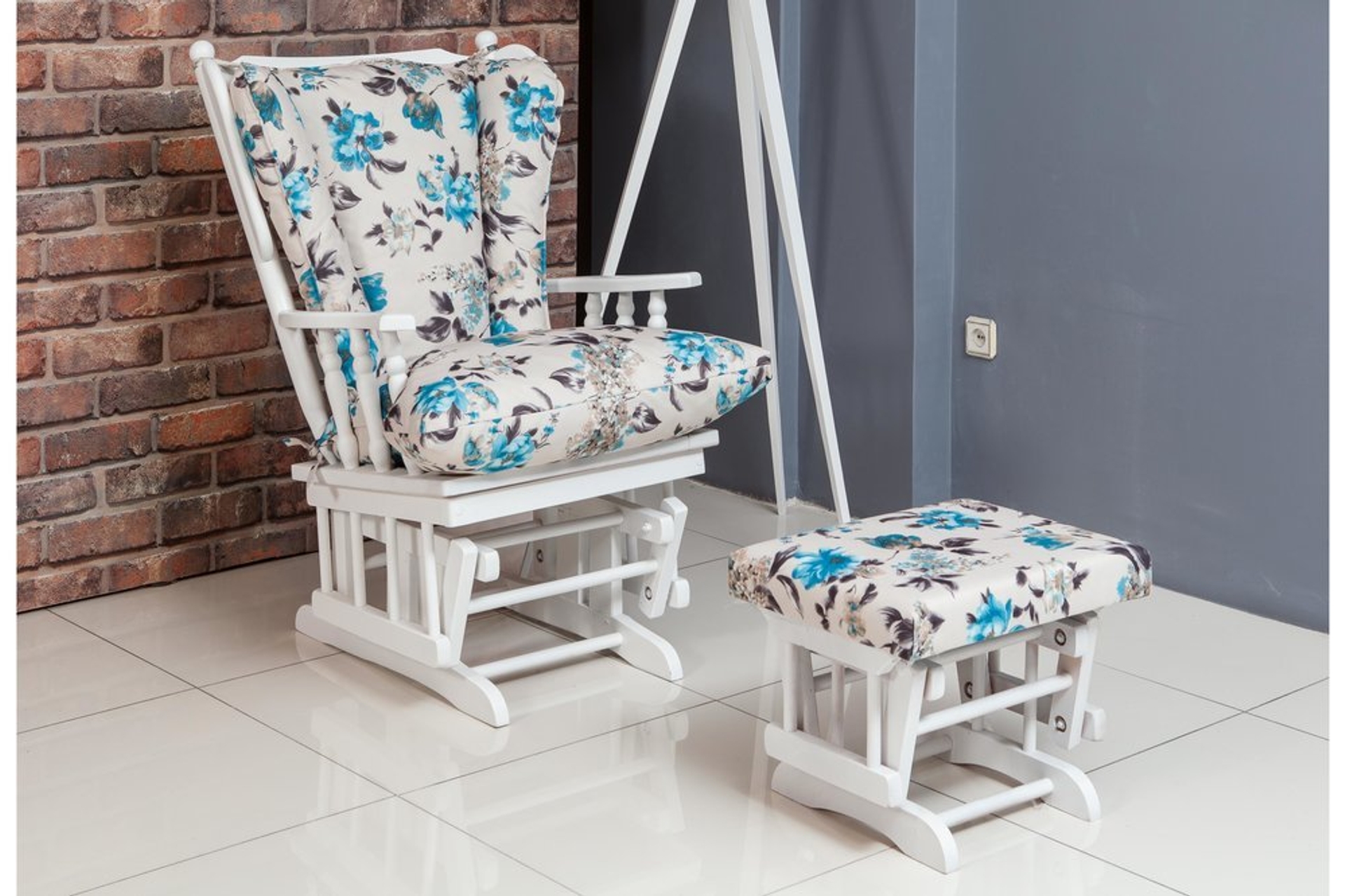 Baroque Schommelstoel met Bloemmotief, Blauw & Wit