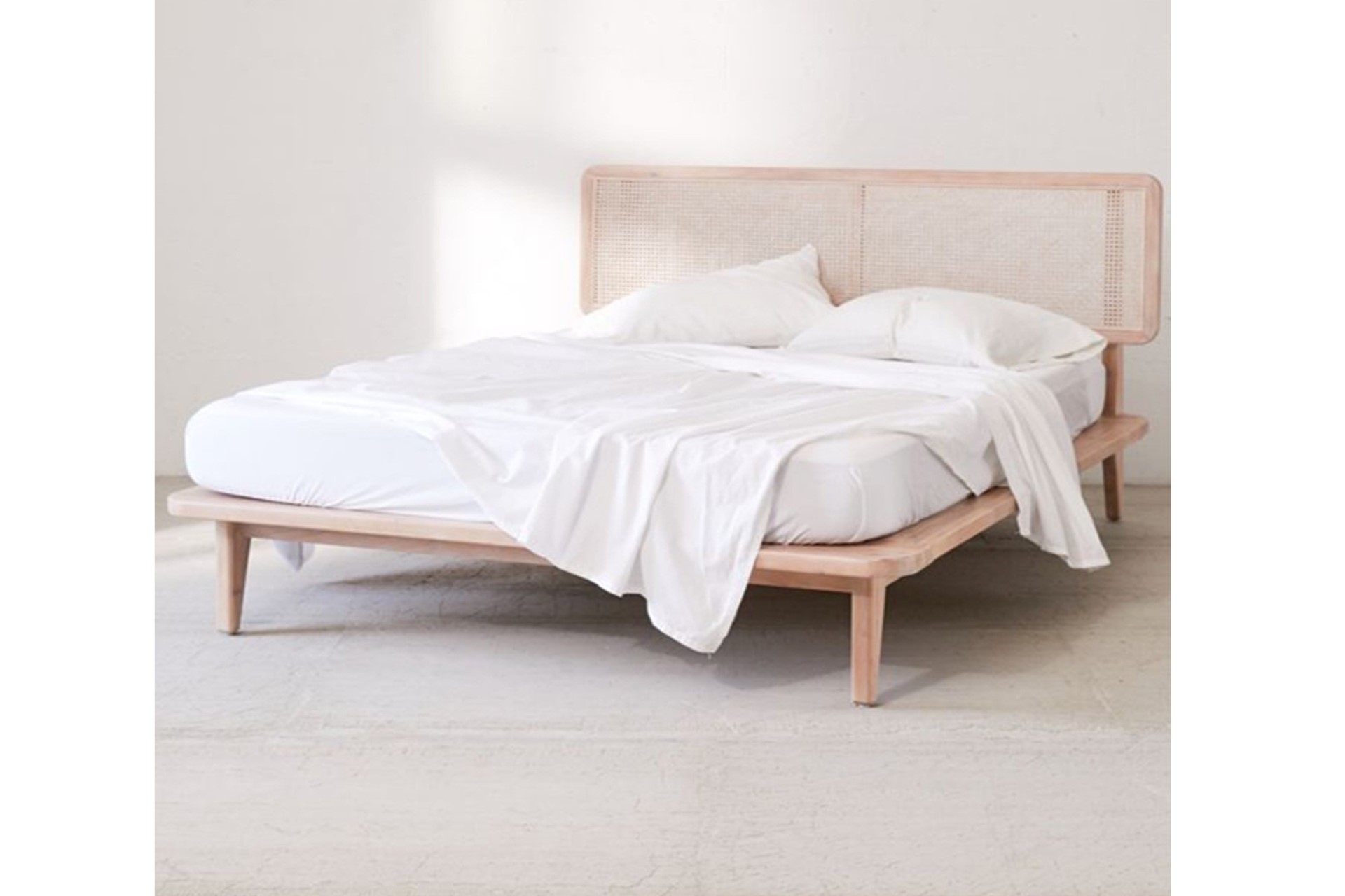 Marte platform Bed