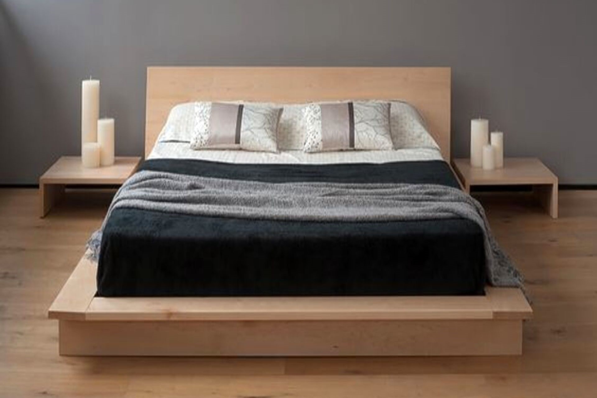 Бывают ли кровати. Кровать Oregon подиум. Кровать подиум двуспальная. Кровать на деревянном подиуме. Кровать в японском стиле.