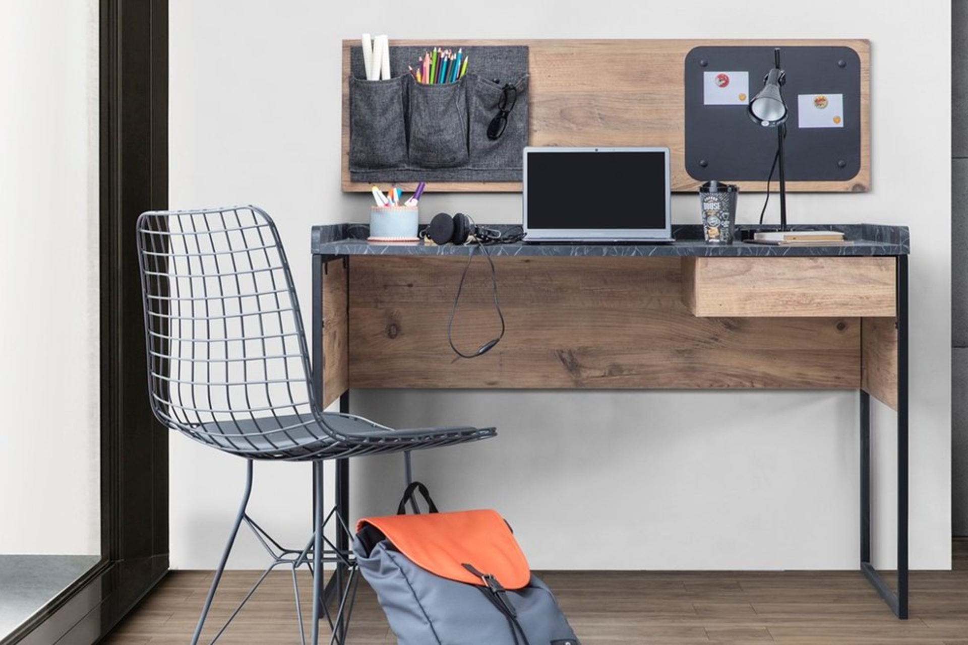 Loft Wandopslag, Pijnboom