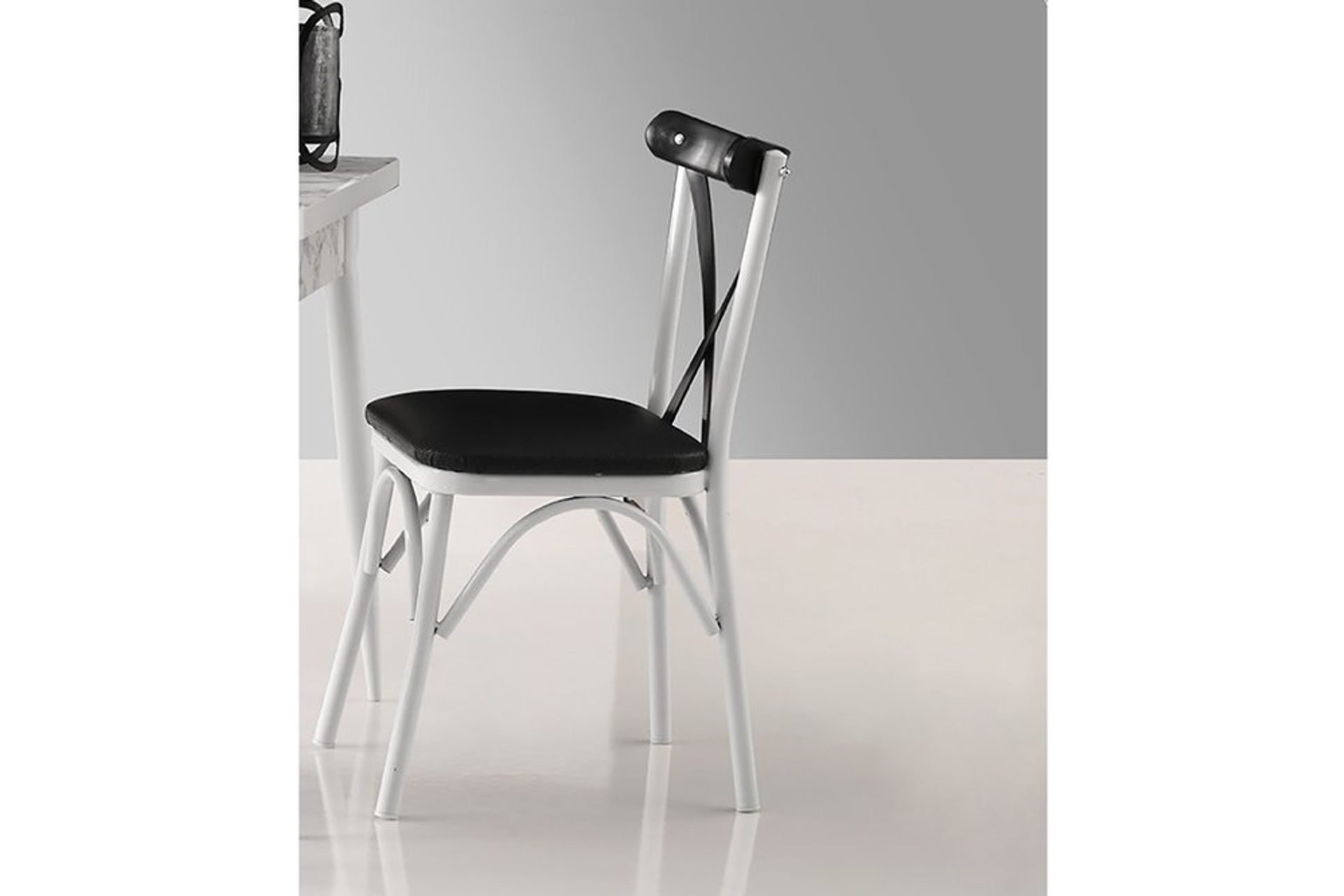 BAHAR ÇAPRAZ SANDALYE SİYAHBEYAZ FİYATI Vivense