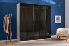 Luna Nox, Kastdeur, Glas