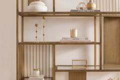 Sinta Boekenkast, Messing