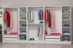 Medway Kledingkast met 8 Deuren en 4 Lades, Wit