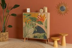 Saka Multifunctionele Kast met Houten Poten