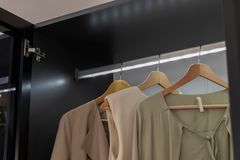 Panna Kledingkast met Schuifdeuren, Walnoot en Antraciet