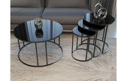 Tubihome Salontafelset, Zwart