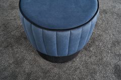 Rose Poef, Blauw
