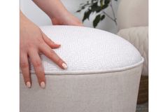 Sandy Poef met Houten Poten, Creme