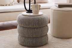 Joan Boum Poef, Grijs