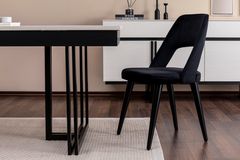 Line Tafel, Parelmoer Zwart