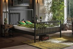 Breeze Metalen Bedframe, 180x200 cm, Zwart en Grijs