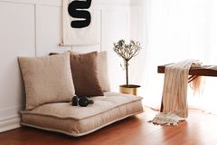 Junia Valerius Vloerkussen, Creme