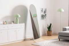 Marsah Ovale Metalen Staande Spiegel, 180x70 cm, Wit