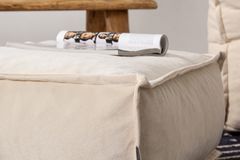 Notre Fauteuil met Hocker, Beige