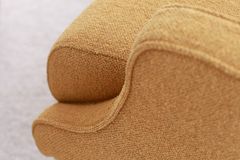 Junia Klam Oorfauteuil, Mosterd