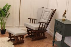 Baroque Schommelstoel, Beige & Walnoot