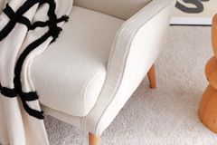 Junia Klam Lounge Chair, Crème
