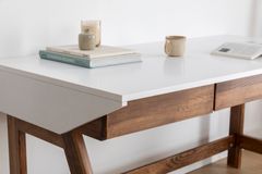 Tres Bureau, Walnoot