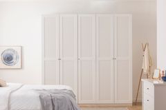 Luna Nox, Kastdeur, Profiel