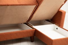 Polia Hoekbank, Steenrood