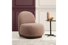 Tina Fauteuil, Bruin
