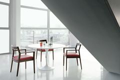 Tulip Tafel met Witte Poot