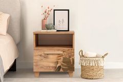 Leva Forest Nachtkastje, Pijnboom