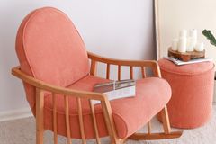 Junia Klea Schommelstoel, Zalm