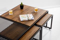 Valencia Salontafelset, Bruin