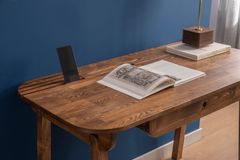 Moon Bureau, Walnoot