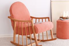 Junia Klea Schommelstoel, Zalm