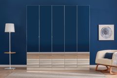 Luna Nox, Kastdeur, Spiegel