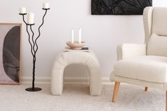 Junia Nu Poef, Creme