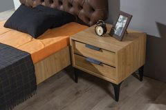 Kolosseum Nachtkastje, Walnoot