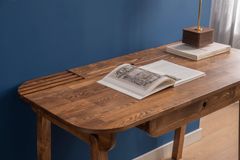 Moon Bureau, Walnoot