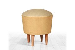 Sandy Poef met Houten Poten, Mosterdgeel