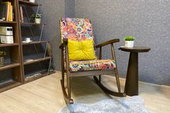 Asedia Trend Retro Schommelstoel, Veelkleurig & Walnoot