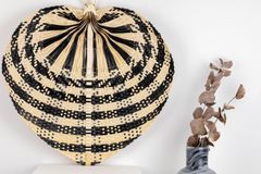 Rieten ventilator wandornament, zwart, groot