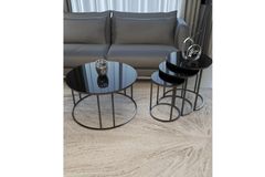 Tubihome Salontafelset, Zwart