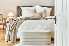 Relax Bank, Beige