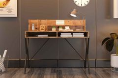 Yanke Bureau, Pijnboom