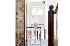 Tulip Tafel met Witte Poot