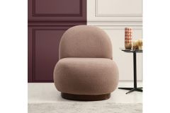 Tina Fauteuil, Bruin