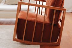 Joan Fluwelen Schommelfauteuil, Steenrood