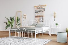 Bella Metalen Bedframe, 150x200 cm, Wit
