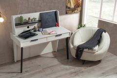 Colosseum Bureau, Wit