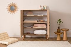 Iris Multifunctioneel Kast met Houten Poten