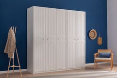 Luna Nox, Kastdeur, Lattenbodem