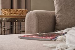 Mane Hoekbank Links, Bruin